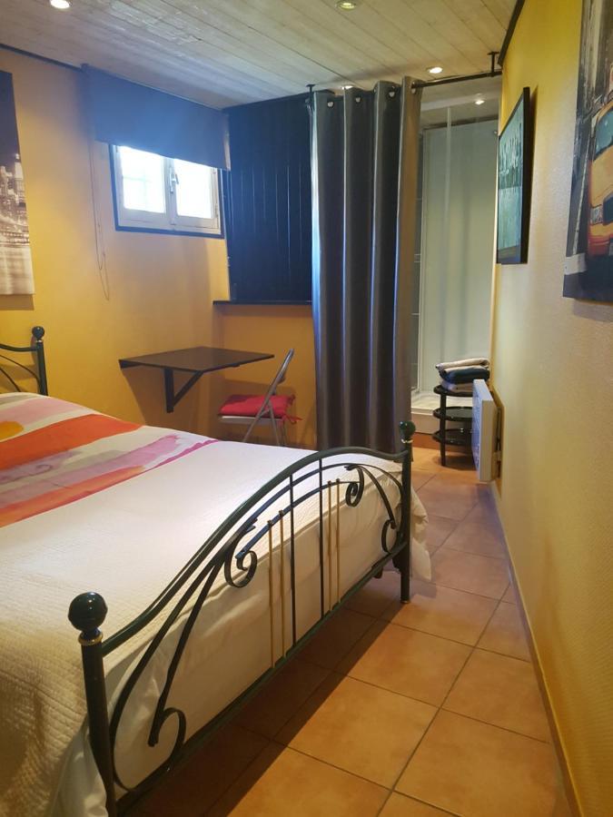 Chambre d'hôtes Le Cyprès Bleu Roussillon  Extérieur photo